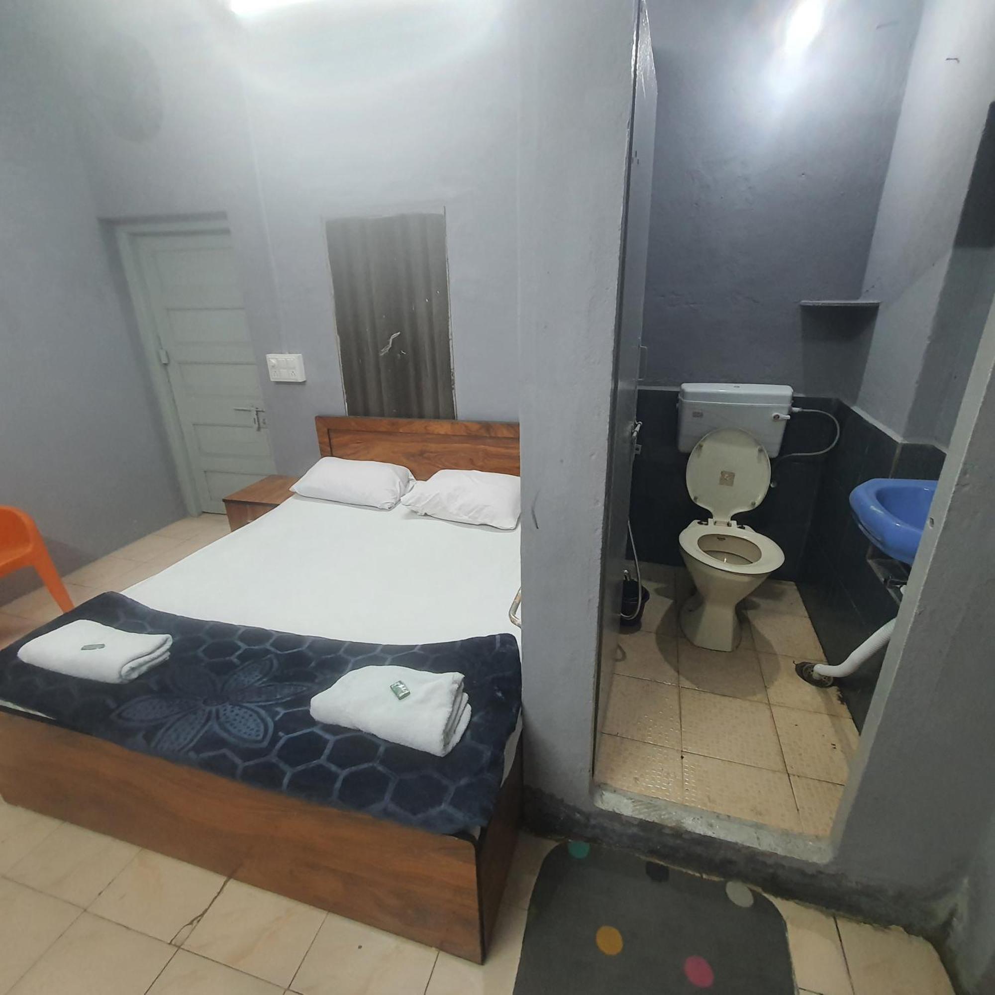Hotel Family Stay Beside Railway Station Aurangabad  Luaran gambar
