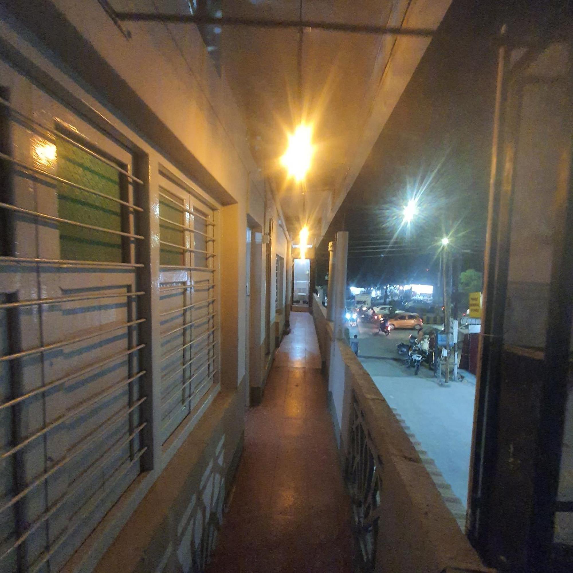 Hotel Family Stay Beside Railway Station Aurangabad  Luaran gambar